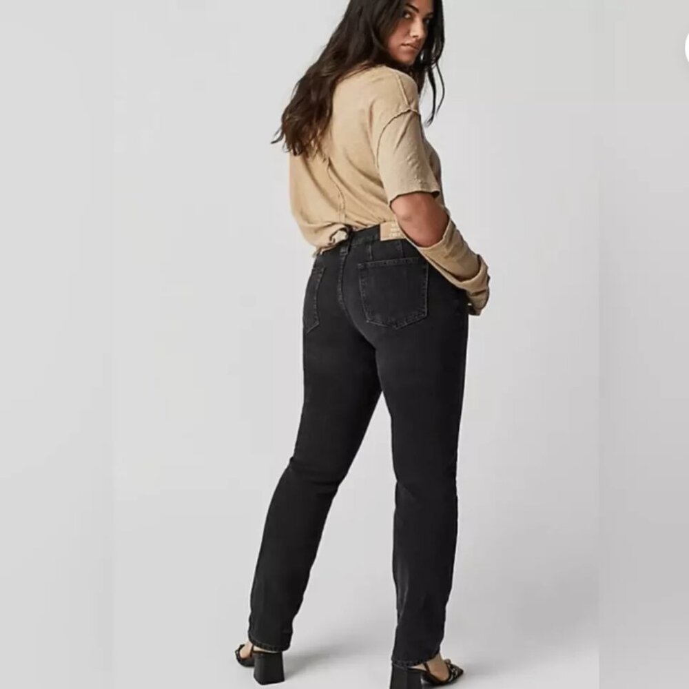 New w/o Tags Free People CRVY Siren Low-Rise Straight Jeans, Size 29